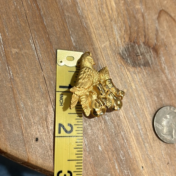 Partridge in a Pear Tree Brooch. - Picture 9 of 11